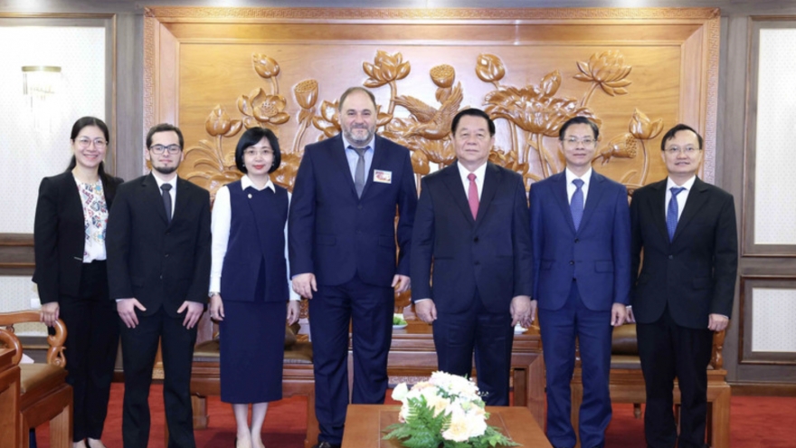 Party official receives high-ranking delegation of Uruguay